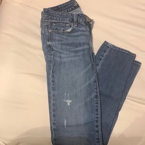 Skinny jeans with some destruction